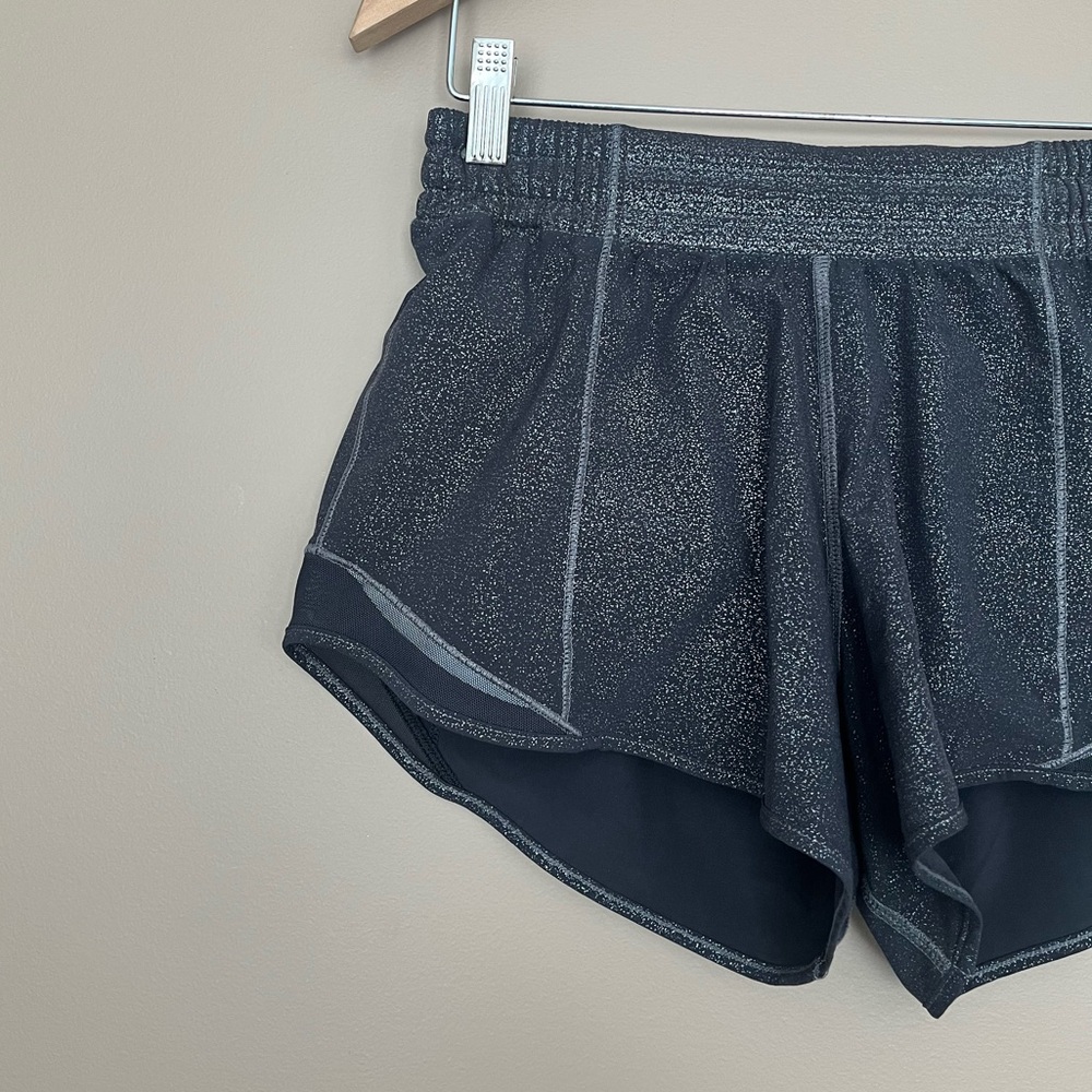 {Lululemon} Hotty Hot Short II Long 4" in Luminosity Foil Print Black Silver - 4 - Picture 2 of 10